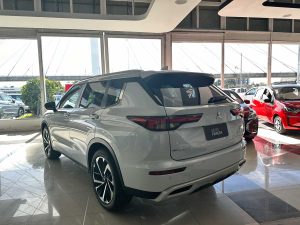 Mitsubishi Outlander 4x2 Automatica 7 Pasajeros 2024 SUV 0km