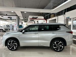 Mitsubishi Outlander 4x4 At 2.5 7 Pasajeros 2024 0km