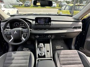 MITSUBISHI OUTLANDER 4WD AT 2.5 7 PLAZAS 0KM