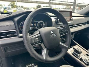 MITSUBISHI OUTLANDER 4WD AT 2.5 7 PLAZAS 0KM