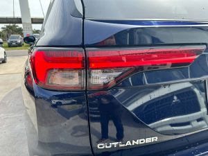 MITSUBISHI OUTLANDER 4WD AT 2.5 7 PLAZAS 0KM