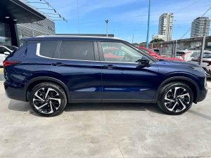 MITSUBISHI OUTLANDER 4WD AT 2.5 7 PLAZAS 0KM