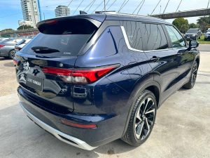 MITSUBISHI OUTLANDER 4WD AT 2.5 7 PLAZAS 0KM