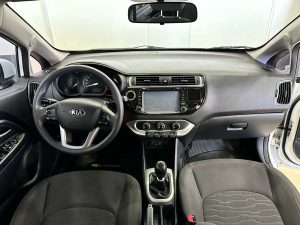 KIA RIO EX SEDAN CAJA DE 6 EXTRA FULL 2016