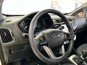 KIA RIO EX SEDAN CAJA DE 6 EXTRA FULL 2016