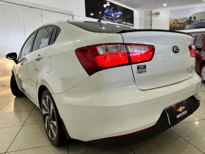 KIA RIO EX SEDAN CAJA DE 6 EXTRA FULL 2016