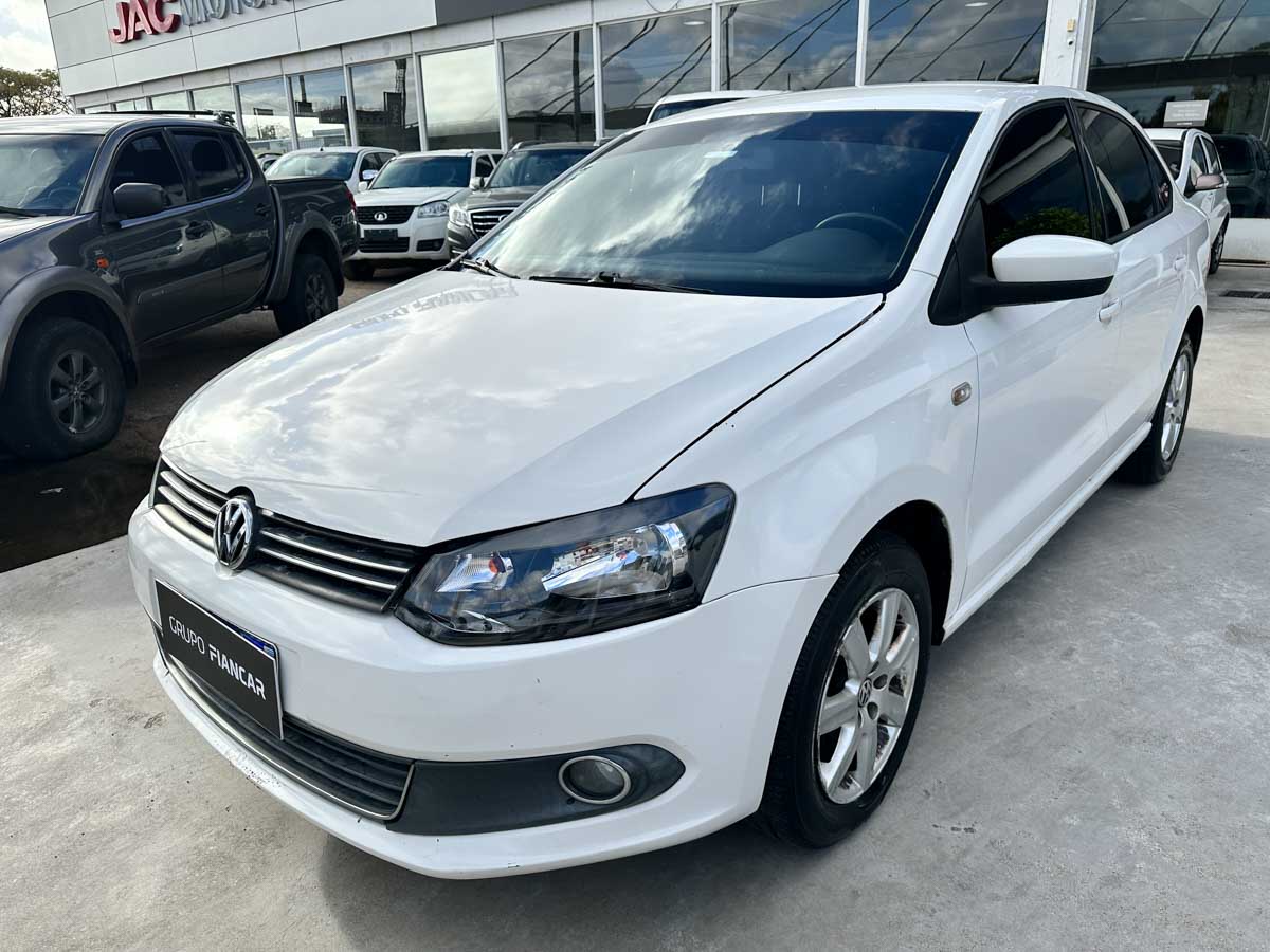 VOLKSWAGEN POLO HIGHLINE SEDAN AT 1.6 EXTRA FULL 2015