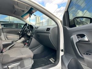 VOLKSWAGEN POLO HIGHLINE SEDAN AT 1.6 EXTRA FULL 2015