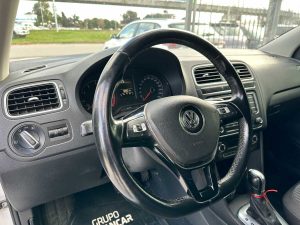 VOLKSWAGEN POLO HIGHLINE SEDAN AT 1.6 EXTRA FULL 2015