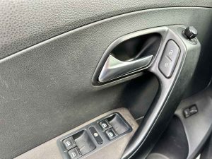 VOLKSWAGEN POLO HIGHLINE SEDAN AT 1.6 EXTRA FULL 2015