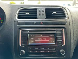 VOLKSWAGEN POLO HIGHLINE SEDAN AT 1.6 EXTRA FULL 2015