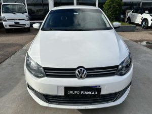 VOLKSWAGEN POLO HIGHLINE SEDAN AT 1.6 EXTRA FULL 2015