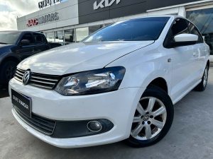 VOLKSWAGEN POLO HIGHLINE SEDAN AT 1.6 EXTRA FULL 2015