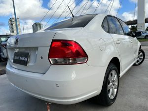 VOLKSWAGEN POLO HIGHLINE SEDAN AT 1.6 EXTRA FULL 2015