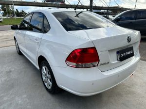 VOLKSWAGEN POLO HIGHLINE SEDAN AT 1.6 EXTRA FULL 2015