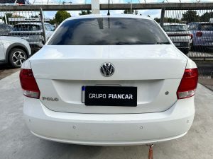 VOLKSWAGEN POLO HIGHLINE SEDAN AT 1.6 EXTRA FULL 2015