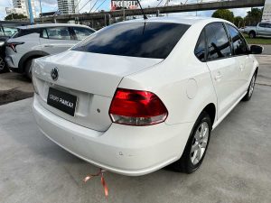VOLKSWAGEN POLO HIGHLINE SEDAN AT 1.6 EXTRA FULL 2015