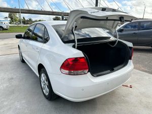 VOLKSWAGEN POLO HIGHLINE SEDAN AT 1.6 EXTRA FULL 2015