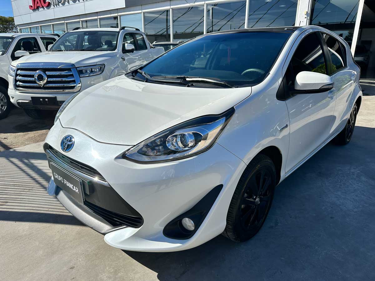 TOYOTA PRIUS C HYBRID AT EXTRA FULL 2019