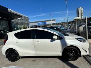 TOYOTA PRIUS C HYBRID AT EXTRA FULL 2019