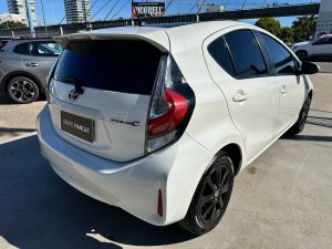 TOYOTA PRIUS C HYBRID AT EXTRA FULL 2019