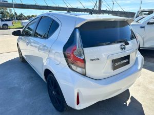 TOYOTA PRIUS C HYBRID AT EXTRA FULL 2019