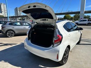TOYOTA PRIUS C HYBRID AT EXTRA FULL 2019