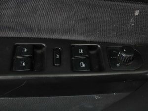 VOLKSWAGEN SURAN HIGHLINE 1.6 MT 2012