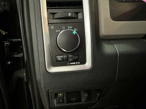 DODGE RAM SLT HEAVY DUTY 2500 CREW CAB 5.7L DC 4X4 AT 2012