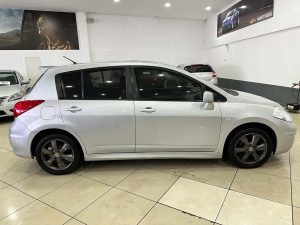 NISSAN TIIDA HB EXTRA FULL 1.8 AT 2011