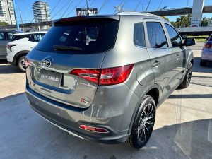 FAW R7 LUXURY 1.6 FULL 5PTS MT 2018