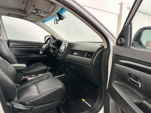 MITSUBISHI OUTLANDER 4X4 3.0 V6 AT 7 PASAJEROS 2018