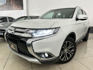 MITSUBISHI OUTLANDER 4X4 3.0 V6 AT 7 PASAJEROS 2018