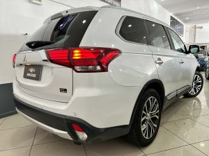 MITSUBISHI OUTLANDER 4X4 3.0 V6 AT 7 PASAJEROS 2018