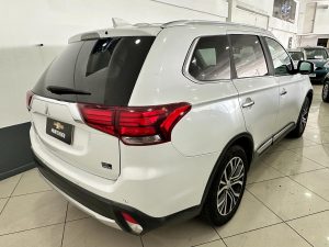 MITSUBISHI OUTLANDER 4X4 3.0 V6 AT 7 PASAJEROS 2018