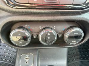 FIAT TORO FREEDOM 1.8 MT DC EXTRA FULL 2020