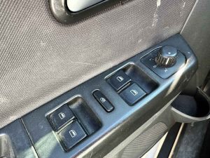 VOLKSWAGEN SURAN HIGHLINE 1.6 MT 2012