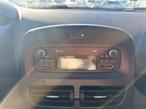 RENAULT CLIO IV AUTHENTIQUE 1.2 HATCH 2015
