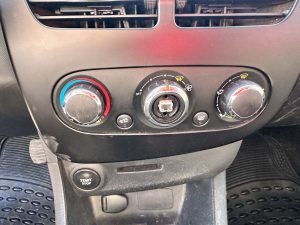 RENAULT CLIO IV AUTHENTIQUE 1.2 HATCH 2015