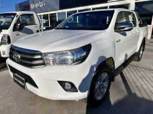 TOYOTA HILUX SR 4X4 MT 2.5 DIESEL 2017