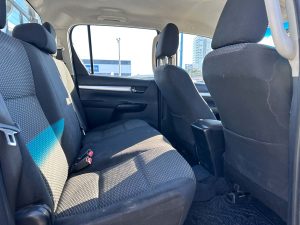 TOYOTA HILUX SR 4X4 MT 2.5 DIESEL 2017