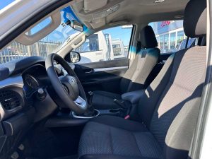 TOYOTA HILUX SR 4X4 MT 2.5 DIESEL 2017