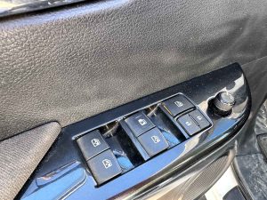 TOYOTA HILUX SR 4X4 MT 2.5 DIESEL 2017