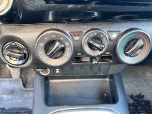 TOYOTA HILUX SR 4X4 MT 2.5 DIESEL 2017
