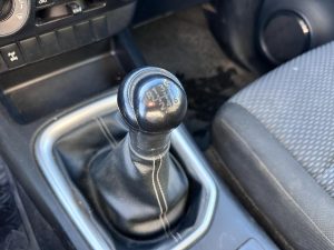 TOYOTA HILUX SR 4X4 MT 2.5 DIESEL 2017