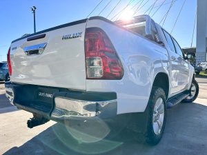 TOYOTA HILUX SR 4X4 MT 2.5 DIESEL 2017