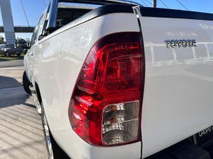 TOYOTA HILUX SR 4X4 MT 2.5 DIESEL 2017
