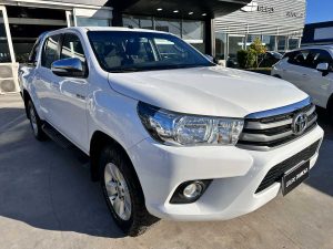 TOYOTA HILUX SR 4X4 MT 2.5 DIESEL 2017