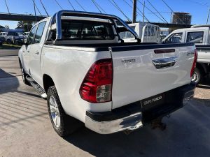 TOYOTA HILUX SR 4X4 MT 2.5 DIESEL 2017