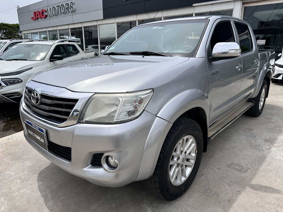 TOYOTA HILUX DC SRV 2.7 MT 2016